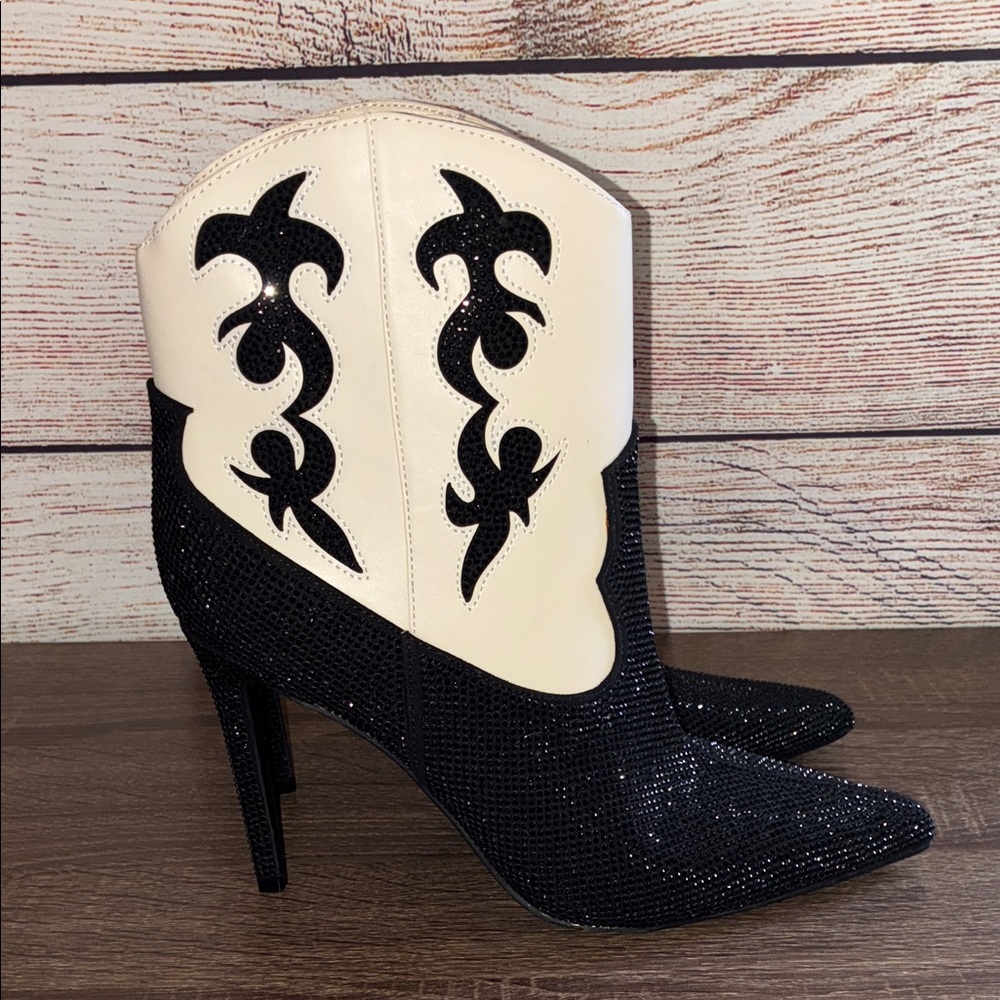 NWOB I.N.C. International Concepts Women's Indigo Embellished Cowboy Booties 8